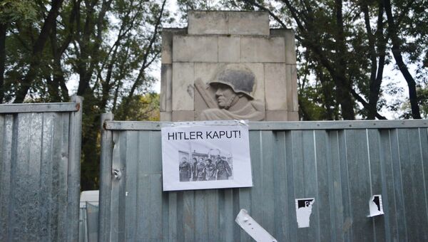 Снос памятника Благодарности солдатам Красной армии, павшим в ходе боевых действий времен Великой Отечественной войны, в Скарышевском парке Варшавы. 22 октября 2018 Снос памятника Благодарности солдатам Красной армии, павшим в ходе боевых действий времен Великой Отечественной войны, в Скарышевском парке Варшавы. 22 октября 2018