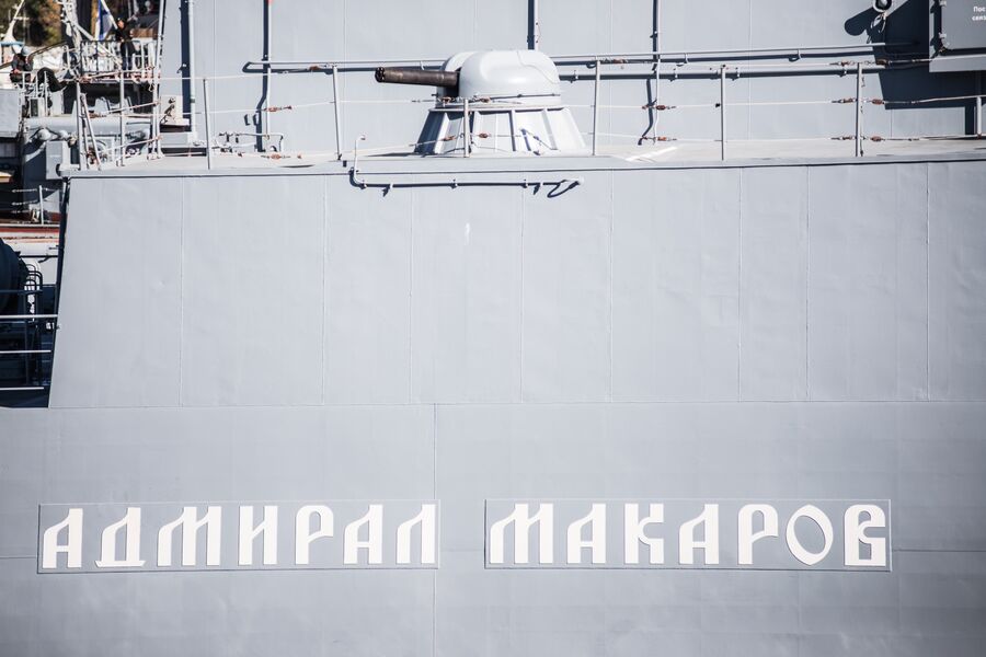 Правый борт фрегата Адмирал Макаров Правый борт фрегата Адмирал Макаров