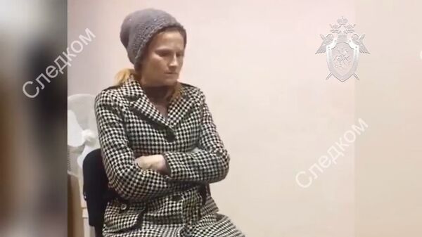 Кадры допроса матери ребёнка, найденного у подъезда дома в Подмосковье Кадры допроса матери ребёнка, найденного у подъезда дома в Подмосковье