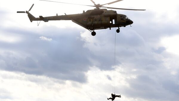 Военнослужащие во время показательных выступлений Военнослужащие во время показательных выступлений