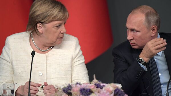 Канцлер Германии Ангела Меркель, президент России Владимир Путин на пресс-конференции по итогам саммита по Сирии. 27 октября 2018 Канцлер Германии Ангела Меркель, президент России Владимир Путин на пресс-конференции по итогам саммита по Сирии. 27 октября 2018