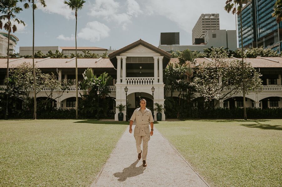 Павел Манылов во внутреннем дворе отеля Raffles Singapore Павел Манылов во внутреннем дворе отеля Raffles Singapore