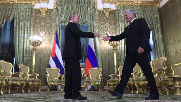 Президент РФ Владимир Путин и председатель Госсовета Кубы Мигель Диас-Канель Бермудес во время встречи. 2 ноября 2018 Президент РФ Владимир Путин и председатель Госсовета Кубы Мигель Диас-Канель Бермудес во время встречи. 2 ноября 2018