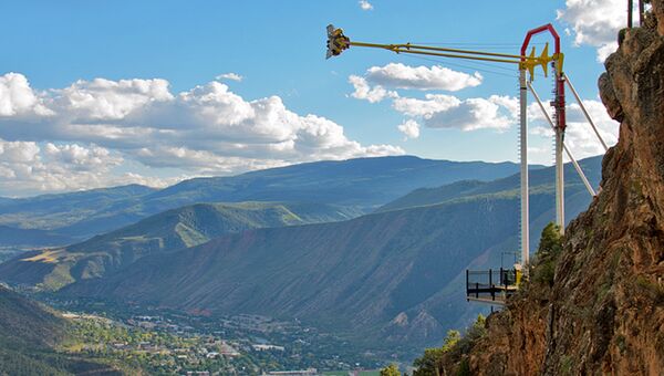 Аттракцион Giant Canyon Swing в штате Колорадо, США Аттракцион Giant Canyon Swing в штате Колорадо, США