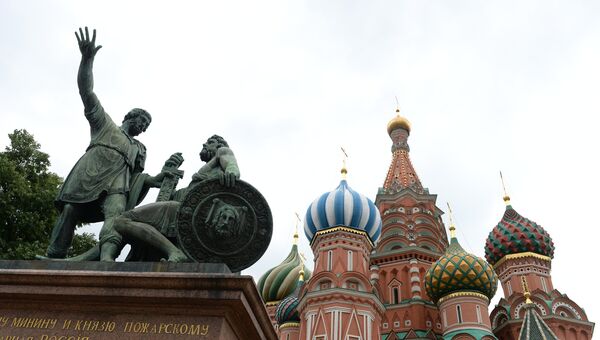 Памятник Кузьме Минину и князю Дмитрию Пожарскому. Архивное фото Памятник Кузьме Минину и князю Дмитрию Пожарскому. Архивное фото