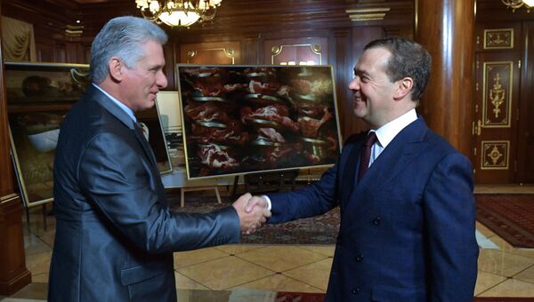 Председатель правительства РФ Дмитрий Медведев и председатель Госсовета Кубы Мигель Диас-Канель Бермудес во время встречи. 3 ноября 2018 Председатель правительства РФ Дмитрий Медведев и председатель Госсовета Кубы Мигель Диас-Канель Бермудес во время встречи. 3 ноября 2018