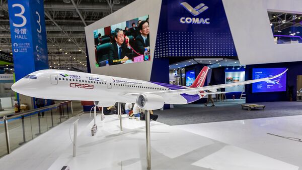 Презентация макета российско-китайского самолета CR929 на Чжухайском авиасалоне Презентация макета российско-китайского самолета CR929 на Чжухайском авиасалоне