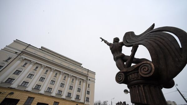 Памятник танцору Рудольфу Нуриеву скульптора Зураба Церетели в Казани Памятник танцору Рудольфу Нуриеву скульптора Зураба Церетели в Казани