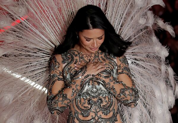 Показ Victoria’s Secret в Нью-Йорке Показ Victoria’s Secret в Нью-Йорке