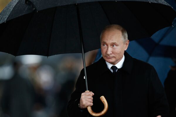 Президент России Владимир Путин на церемонии по случаю столетия окончания Первой мировой войны у Триумфальной арки в Париже. 11 ноября 2018 Президент России Владимир Путин на церемонии по случаю столетия окончания Первой мировой войны у Триумфальной арки в Париже. 11 ноября 2018