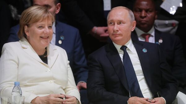 Президент РФ Владимир Путин и канцлер ФРГ Ангела Меркель. Архивное фото Президент РФ Владимир Путин и канцлер ФРГ Ангела Меркель. Архивное фото