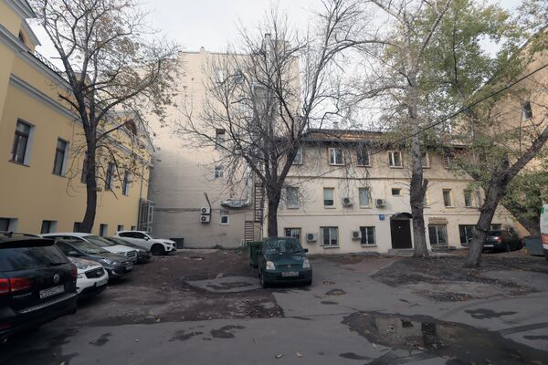 Двор у Лебяжьего переулка Двор у Лебяжьего переулка