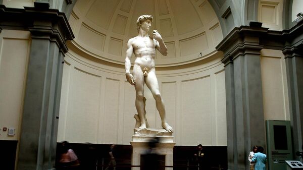 Оригинал знаменитого Давида Микеланджело в галерее Академии изящных искусств во Флоренции