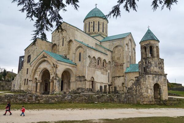 Храм Баграта (Успения Пресвятой Богородицы) в Кутаиси Храм Баграта (Успения Пресвятой Богородицы) в Кутаиси