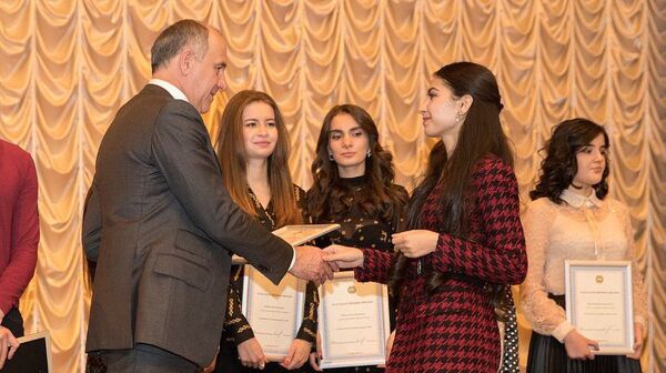 Ежегодная встреча главы КЧР Рашида Темрезова с молодежью из республики, живущей и учащейся в Москве Ежегодная встреча главы КЧР Рашида Темрезова с молодежью из республики, живущей и учащейся в Москве