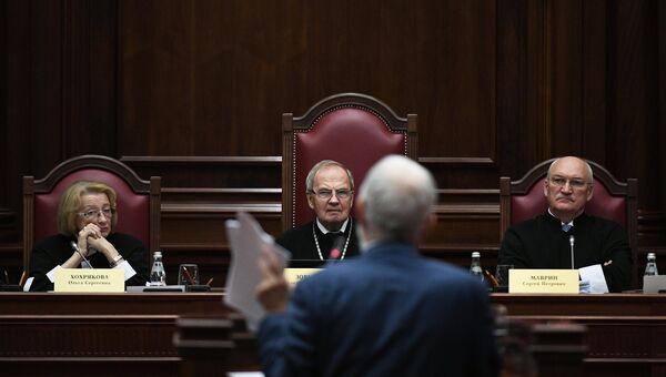 Председатель Конституционного суда РФ Валерий Зорькин на заседании по делу об административной границе между Чечней и Ингушетией в Конституционном суде РФ в Санкт-Петербурге. 27 ноября 2018 Председатель Конституционного суда РФ Валерий Зорькин на заседании по делу об административной границе между Чечней и Ингушетией в Конституционном суде РФ в Санкт-Петербурге. 27 ноября 2018