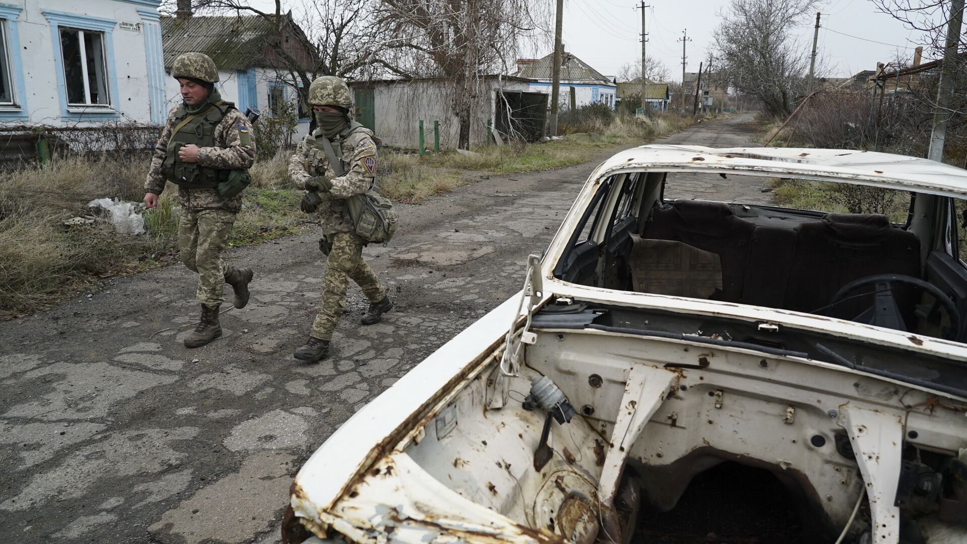 Украинские военные на линии разграничения в Донбассе. 28 ноября 2018 Украинские военные на линии разграничения в Донбассе. 28 ноября 2018 - РИА Новости, 1920, 05.03.2021