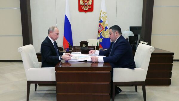 Президент РФ Владимир Путин и губернатор Тверской области Игорь Руденя. Архивное фото Президент РФ Владимир Путин и губернатор Тверской области Игорь Руденя. Архивное фото