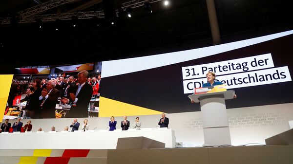 Канцлер Германии Ангела Меркель выступает на съезде ХДС в Гамбурге, Германия. 7 декабря 2018 Канцлер Германии Ангела Меркель выступает на съезде ХДС в Гамбурге, Германия. 7 декабря 2018