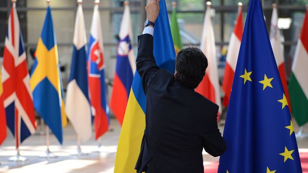 Флаги Украины и ЕС в Брюсселе Флаги Украины и ЕС в Брюсселе