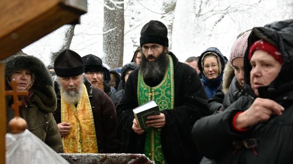 Акция священников УПЦ МП против Объединительного собора на Украине у здания Верховной рады Украины в Киеве Акция священников УПЦ МП против Объединительного собора на Украине у здания Верховной рады Украины в Киеве