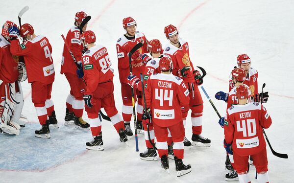 Хоккеисты сборной России радуются победе