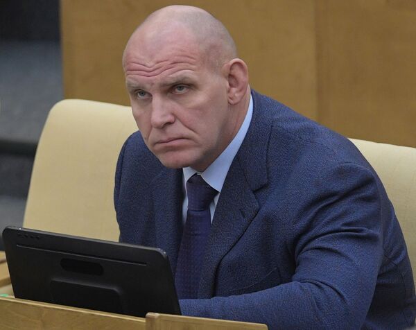 Член комитета Государственной Думы РФ по энергетике Александр Карелин на пленарном заседании Государственно думы РФ. 18 декабря 2018 Член комитета Государственной Думы РФ по энергетике Александр Карелин на пленарном заседании Государственно думы РФ. 18 декабря 2018