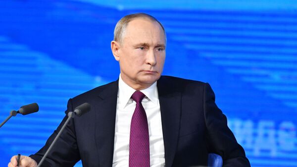 Президент РФ Владимир Путин во время ежегодной большой пресс-конференции Президент РФ Владимир Путин во время ежегодной большой пресс-конференции