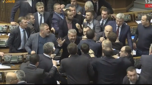 Депутаты Рады устроили массовую драку Депутаты Рады устроили массовую драку