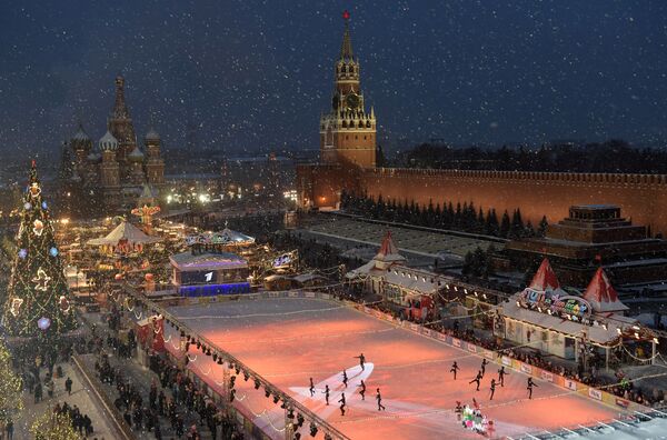 ГУМ-каток на Красной площади в Москве ГУМ-каток на Красной площади в Москве