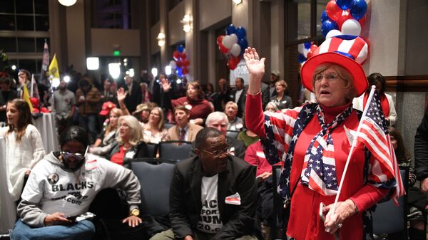 Сторонники кандидата в сенаторы от республиканской партии Роя Мура после объявления результатов выборов в штате Алабама