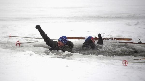 Учения спасателей на водных объектах зимой Учения спасателей на водных объектах зимой