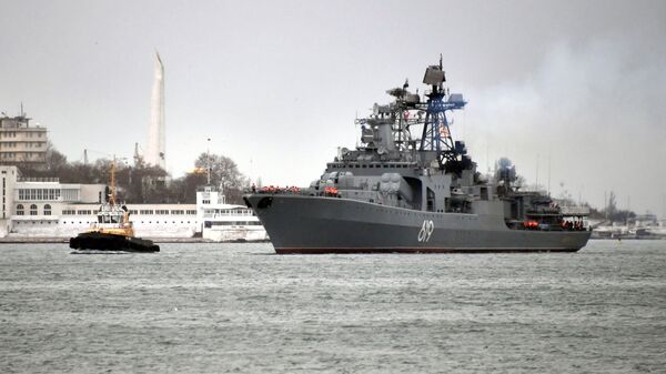 Большой противолодочный корабль Северного флота Североморск во время захода в Севастопольскую бухту. 10 января 2019 Большой противолодочный корабль Северного флота Североморск во время захода в Севастопольскую бухту. 10 января 2019