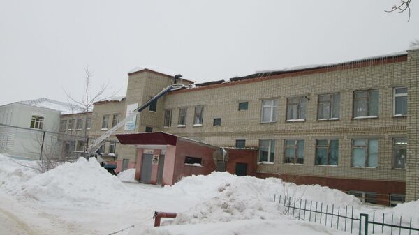 Здание средней школы №8 в городе Новоузенске Саратовской области, где обрушилась крыша. 15 января 2019 Здание средней школы №8 в городе Новоузенске Саратовской области, где обрушилась крыша. 15 января 2019