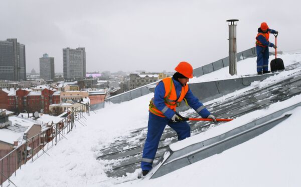 Очистка крыш от наледи в Москве Очистка крыш от наледи в Москве