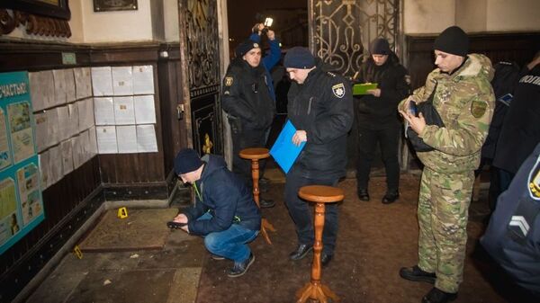 Сотрудники полиции на месте взрыва в Спасо-Преображенском кафедральном соборе канонической Украинской православной церкви в Сумах. 18 января 2019 Сотрудники полиции на месте взрыва в Спасо-Преображенском кафедральном соборе канонической Украинской православной церкви в Сумах. 18 января 2019