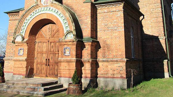 Храм общины Свято-Троицкого храма УПЦ села Ростоки Кременецкого района Храм общины Свято-Троицкого храма УПЦ села Ростоки Кременецкого района