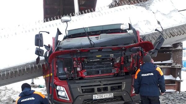 Последствия обрушения железобетонной балки строящегося моста под Вологдой. 20 января 2019 Последствия обрушения железобетонной балки строящегося моста под Вологдой. 20 января 2019