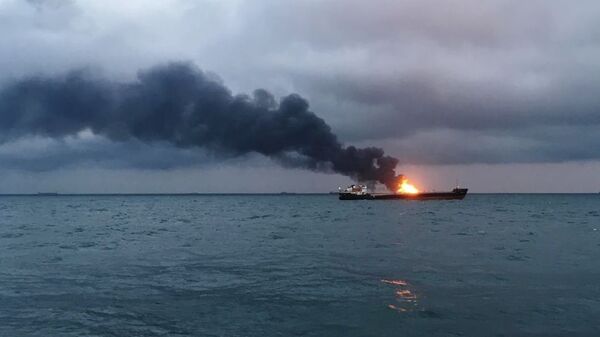 При пожаре на двух судах в Керченском проливе погибли десять человек