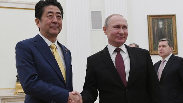 Президент РФ Владимир Путин и премьер-министр Японии Синдзо Абэ во время встречи в Москве. 22 января 2019 Президент РФ Владимир Путин и премьер-министр Японии Синдзо Абэ во время встречи в Москве. 22 января 2019