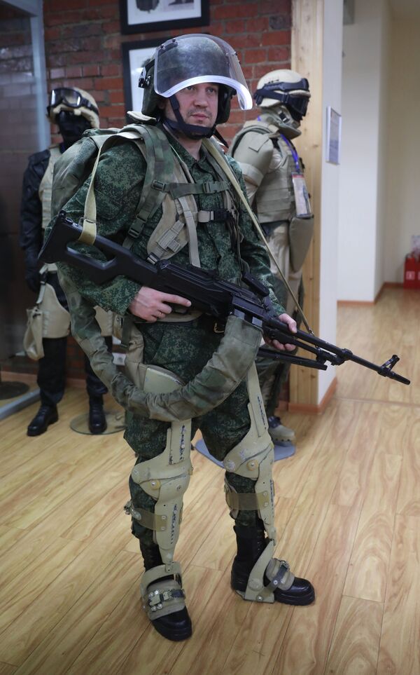 Демонстрация военного экзоскелета на АО ГБ Инжиниринг Демонстрация военного экзоскелета на АО ГБ Инжиниринг