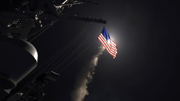 Запуск ракеты Томагавк с ракетного эсминца USS Porter в Средиземном море Запуск ракеты Томагавк с ракетного эсминца USS Porter в Средиземном море