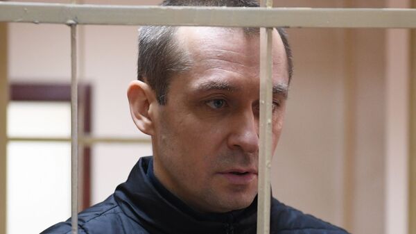 Бывший заместитель начальника управления ГУЭБиПК МВД РФ Дмитрий Захарченко в Пресненском суде Москвы Бывший заместитель начальника управления ГУЭБиПК МВД РФ Дмитрий Захарченко в Пресненском суде Москвы