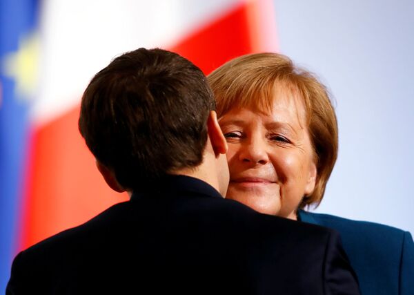 Канцлер Германии Ангела Меркель и президент Франции Эммануэль Макрон во время встречи Канцлер Германии Ангела Меркель и президент Франции Эммануэль Макрон во время встречи