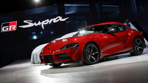 Автомобиль Toyota Supra на автосалоне в Детройте Автомобиль Toyota Supra на автосалоне в Детройте