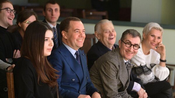 Дмитрий Медведев и ректор ГИТИСа Григорий Заславский во время встречи со студентами в Учебном театре в День Российского студенчества. 25 января 2019 Дмитрий Медведев и ректор ГИТИСа Григорий Заславский во время встречи со студентами в Учебном театре в День Российского студенчества. 25 января 2019