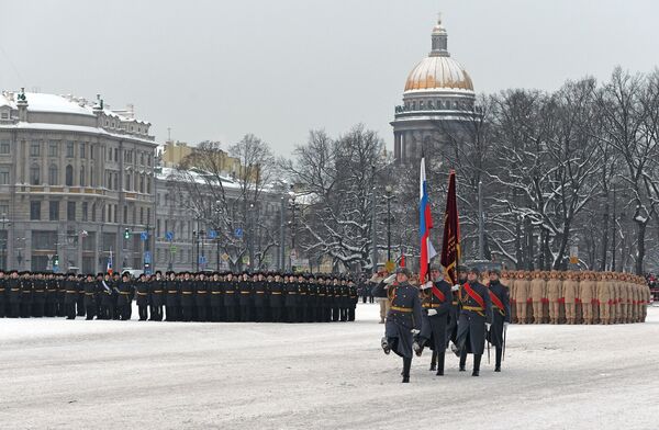 Участники парада в честь 75-летия снятия блокады Ленинграда на Дворцовой площади в Санкт-Петербурге. Участники парада в честь 75-летия снятия блокады Ленинграда на Дворцовой площади в Санкт-Петербурге.
