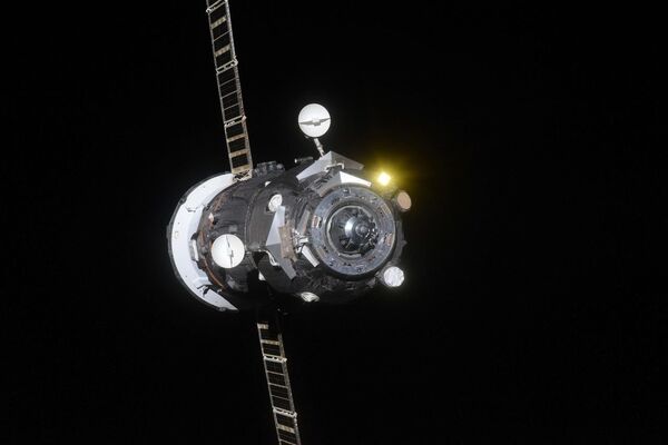 Грузовой космический корабль Прогресс МС-09 покидает Международную космическую станцию. 25 января 2019 года Грузовой космический корабль Прогресс МС-09 покидает Международную космическую станцию. 25 января 2019 года