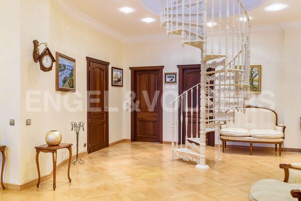 Квартира в Санкт-Петербурге, где прошли обыски по делу сенатора Арашукова Квартира в Санкт-Петербурге, где прошли обыски по делу сенатора Арашукова
