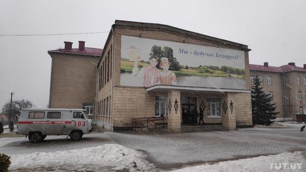 Здание школы в Столбцах, где произошло нападение Здание школы в Столбцах, где произошло нападение